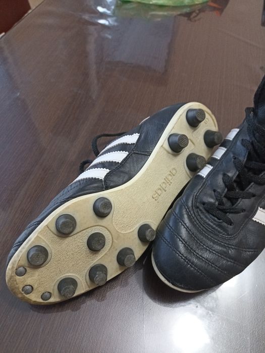 Футболни обувки за трева