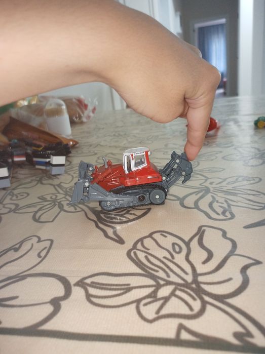 Бульдозер игрушка