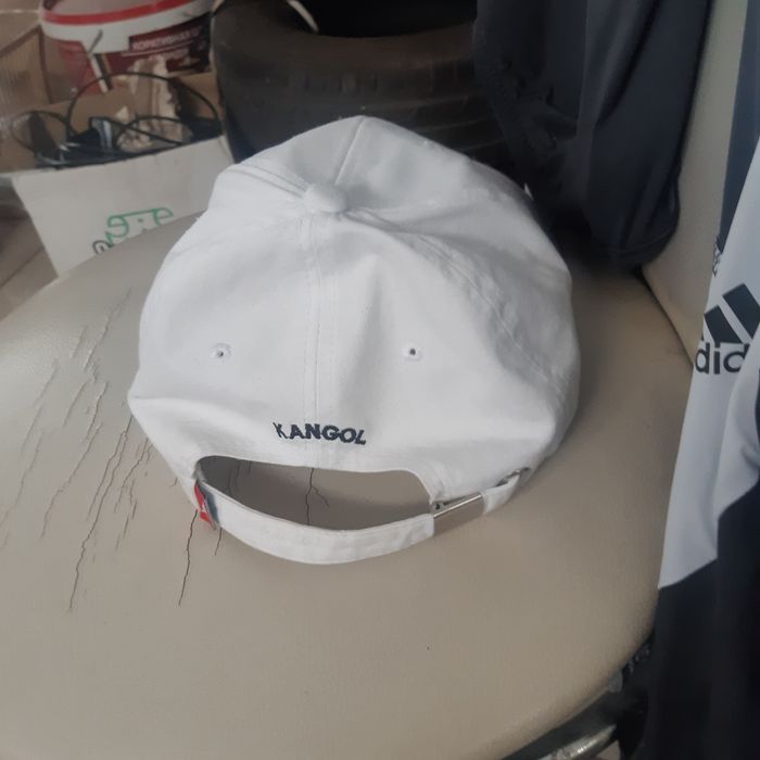 Kangol белая кепка