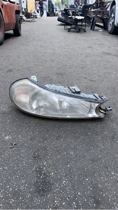 Правая фара на Ford Mondeo