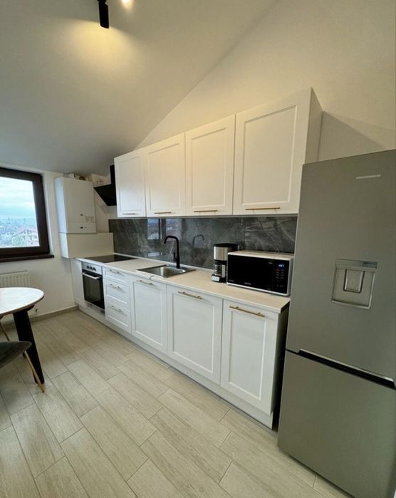 Privat Garsoniera Mansardabila cu Priveliste Panoramica Strip Mall