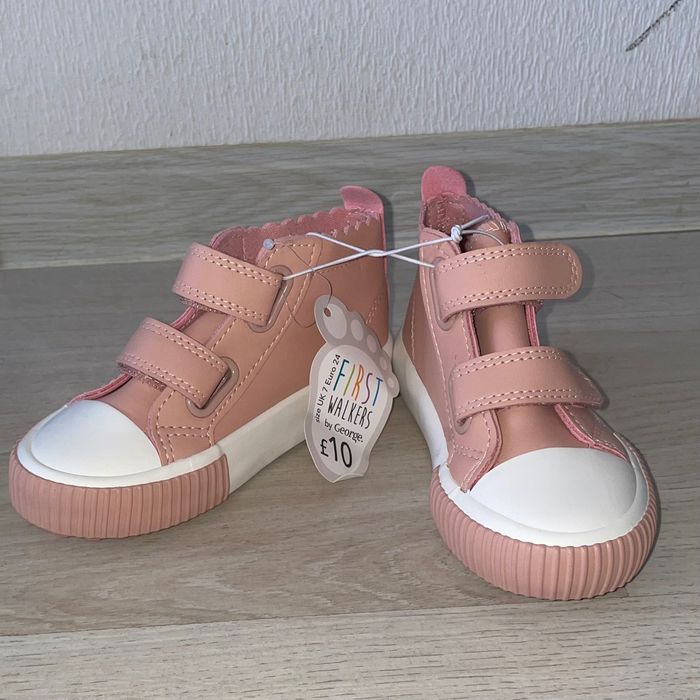 Кроссовки для девочек