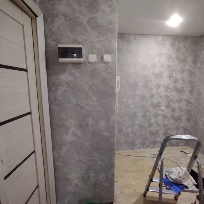 Поклейка обоев)))