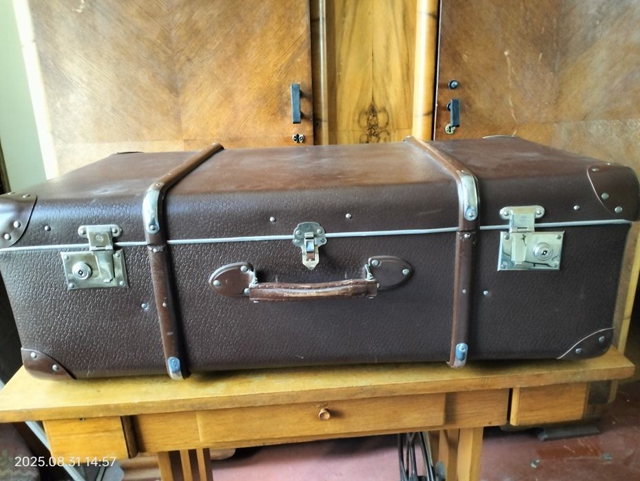 Чемодан старинный.