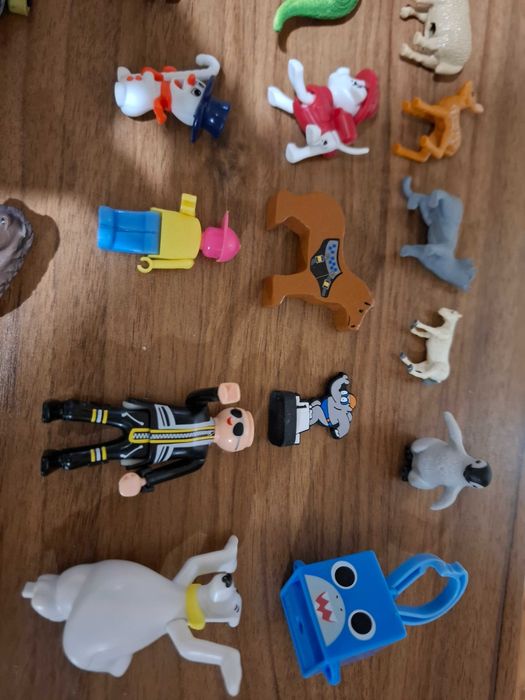 Лот играчки за 9лв, една част Киндер