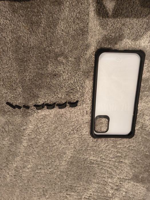 Vând husa mobilfox pentru iPhone 11