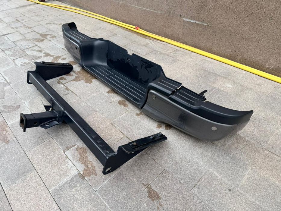 Продам задний бампер Toyota Hilux
