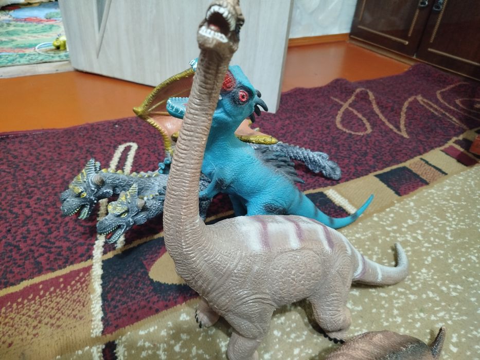 Динозавры  игрушки