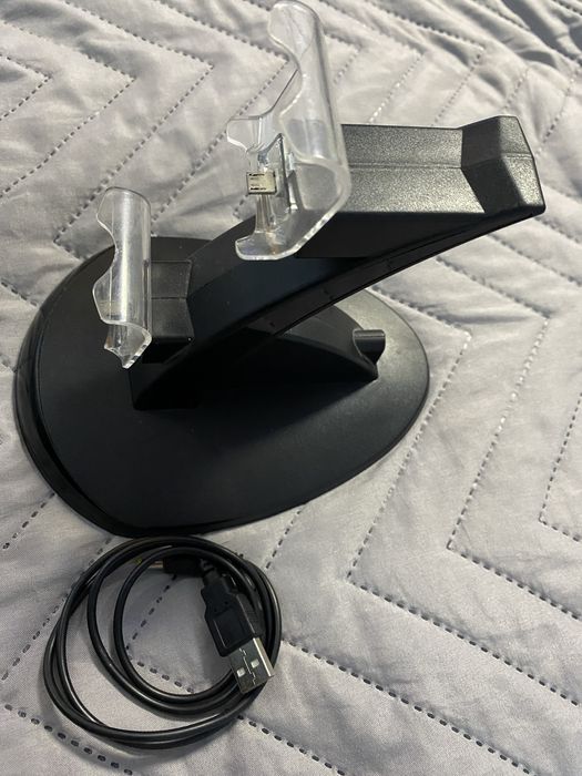 Зарядна станция за ps4/ps5 контролери