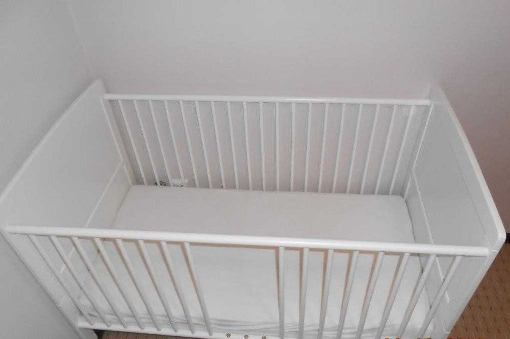 Patut BEBE KIKA + saltea Traumeland