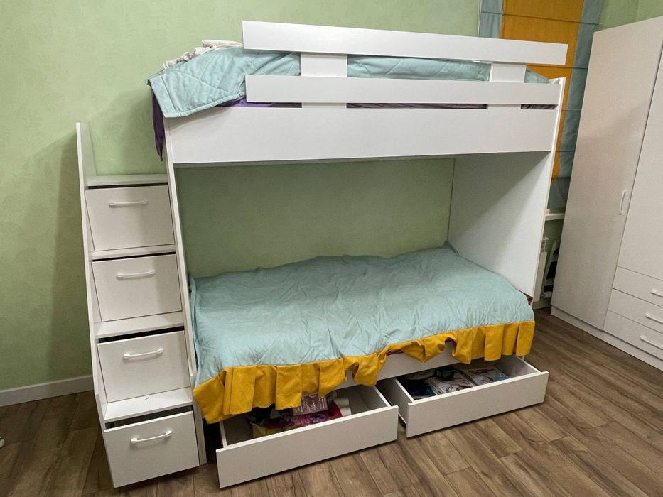 Детский гарнитур, шкаф, кровать, стол