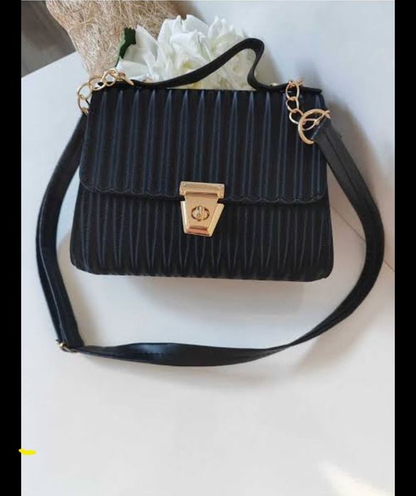 Дамски чанти Zara, GUESS, LV