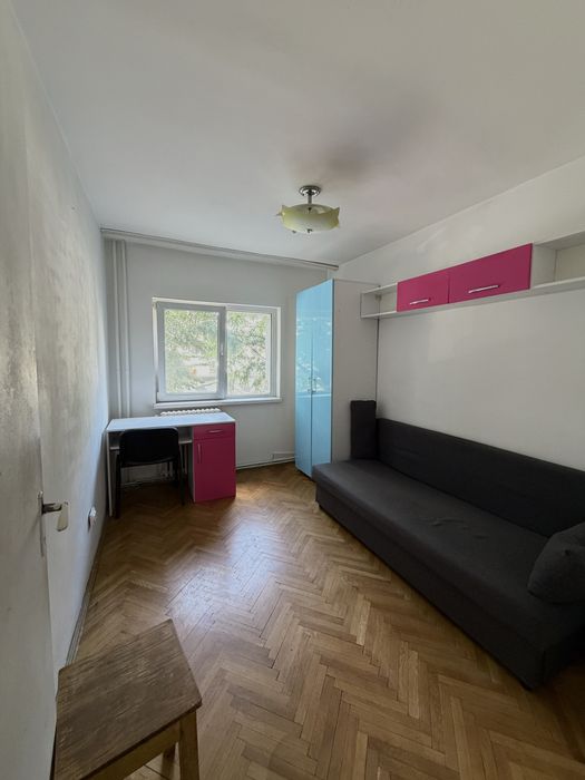 Închiriez apartament cu 3 camere