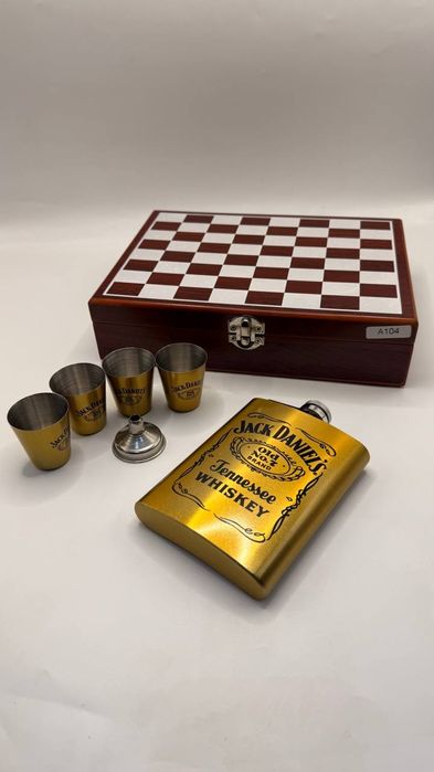 Подарочный мужской набор фляжка и шахматы 7 в 1