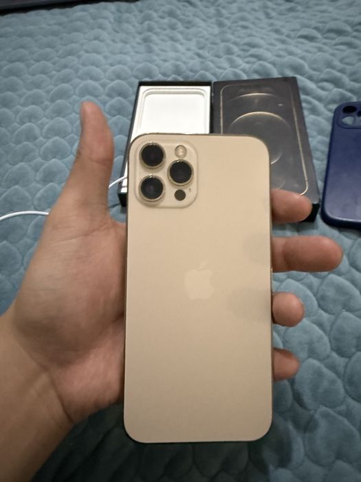 Айфон 12про мах[в идеальном состояний]