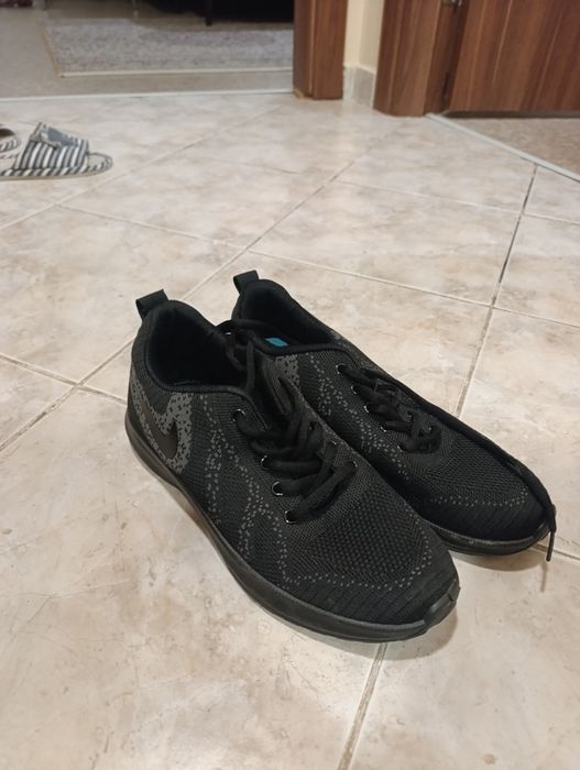 Продам кроссовки мужские