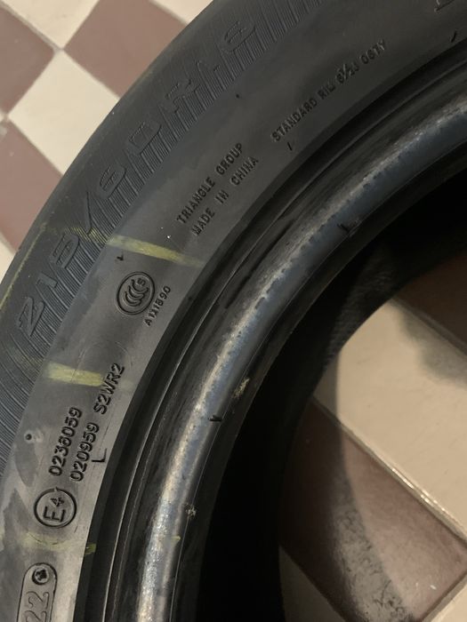 Две покрышки Triangle