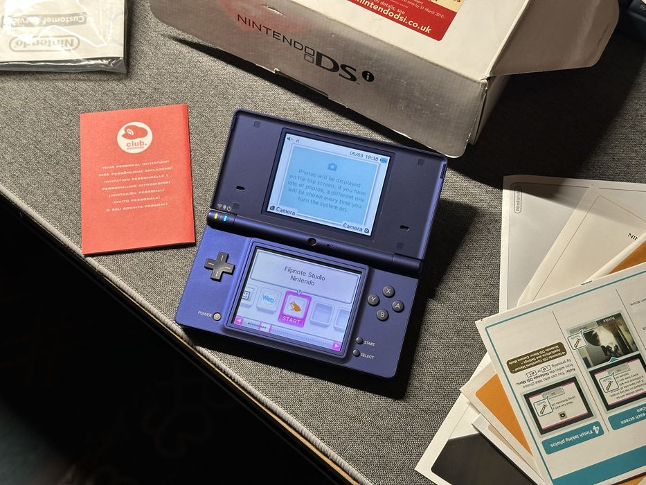 Nintendo DSi metallic blue