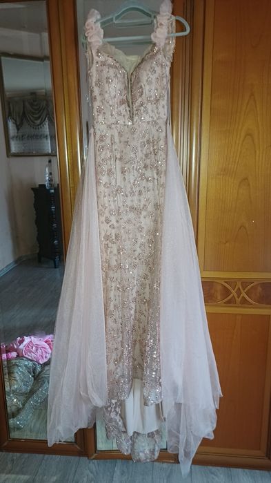 Vând rochie detașabilă