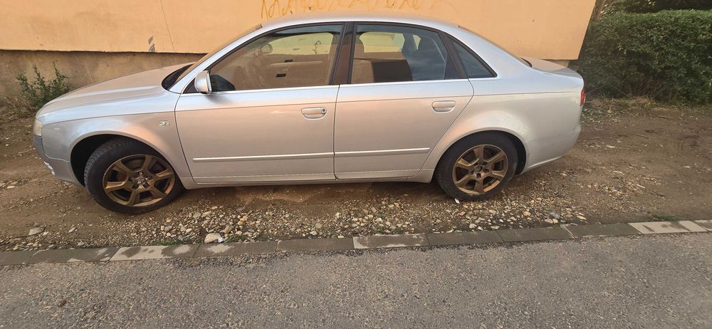 Audi A4.