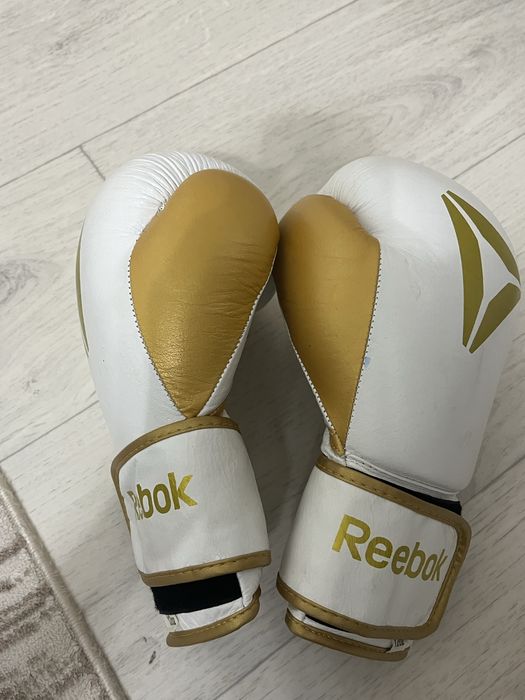 Боксерская перчатка