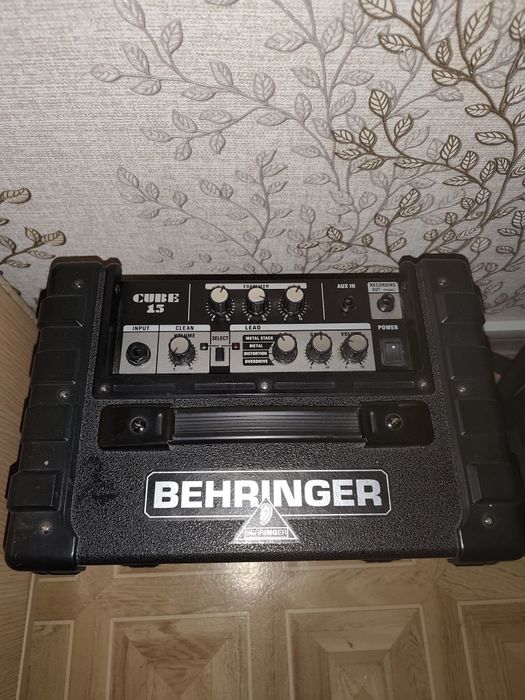 Гитарный комбоусилитель Roland Cube 15X