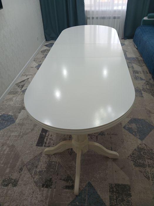 Стол для гостиной или зала