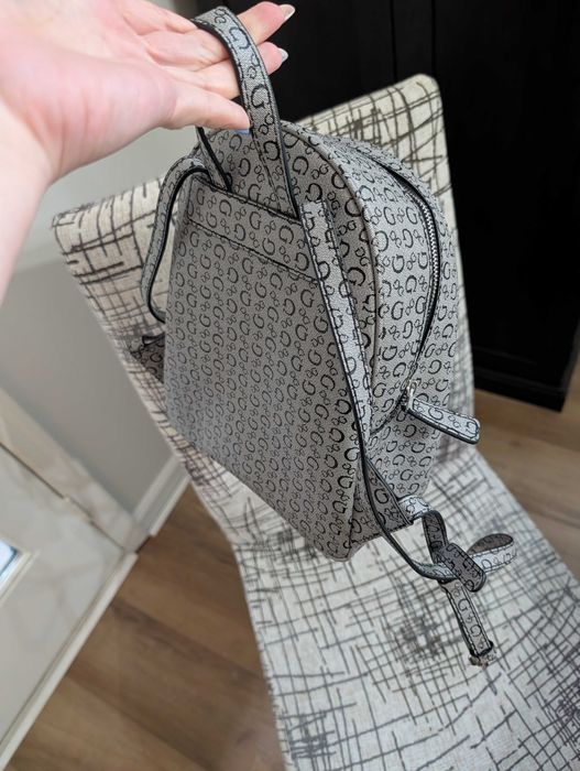 Mini ghiozdan Guess culoare gri