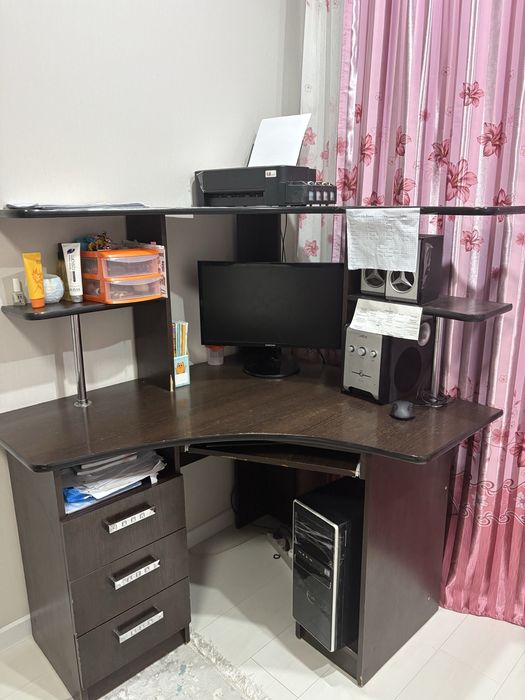 Продам компьютерный стол