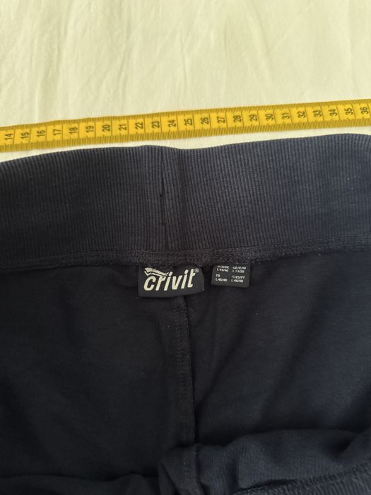 Pantaloni trei sferturi