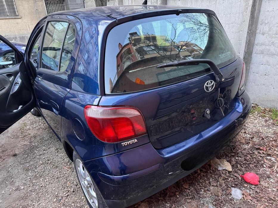 Продавам Toyota Yaris с 1. 0 VVT-I (998 куб. см) бензинов двигател