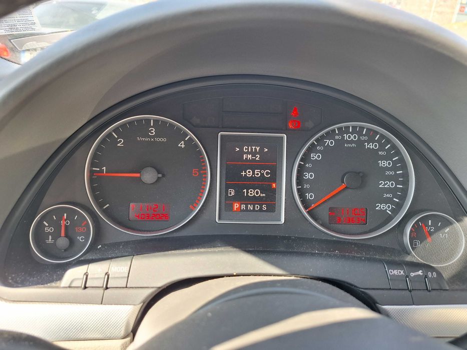 Продавам АУДИ А4