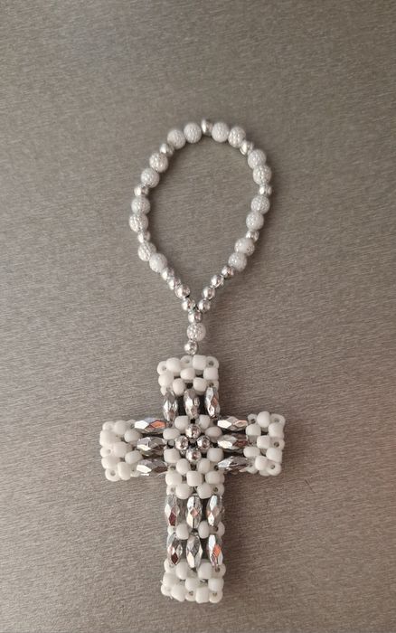 Кръстче от мъниста