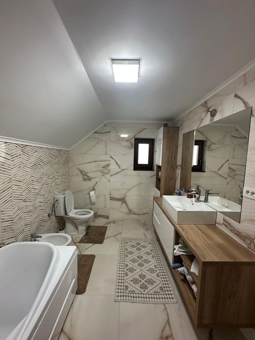 Casă individuala de vânzare