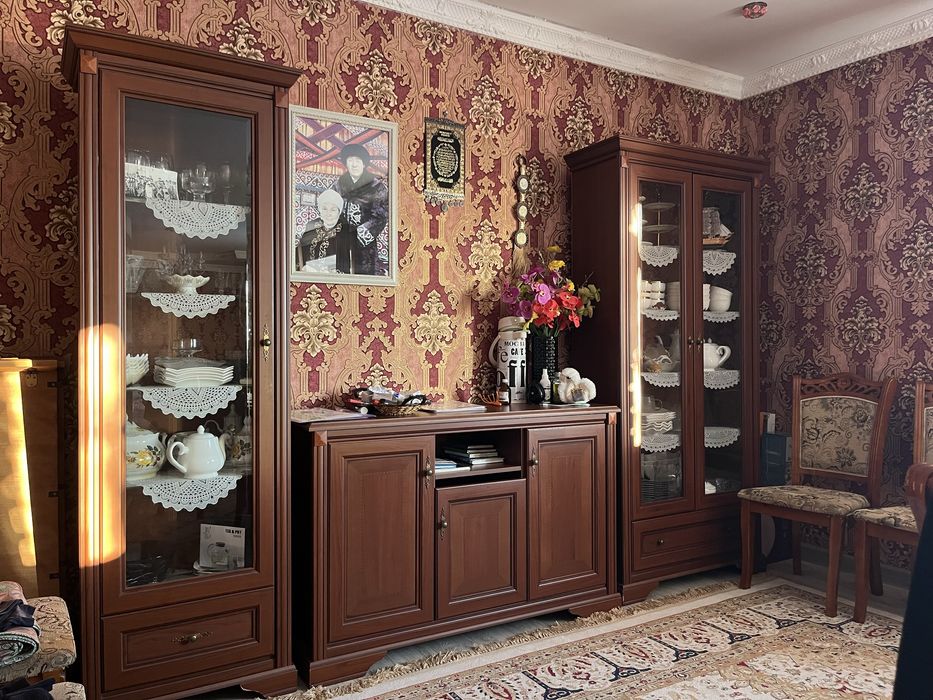 продам сервант для гостиной