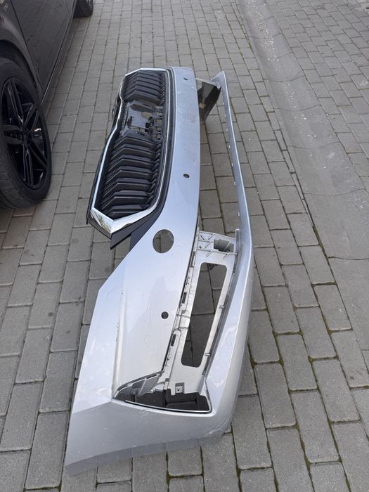 Bara fata grila Skoda Octavia 4 Facelift  5e3807221L