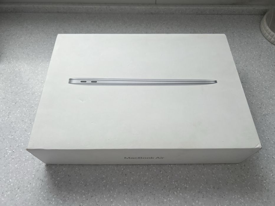 Macbook air 8/256