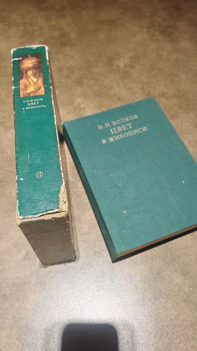 Три качественных альбома и монографию по советской живописи.