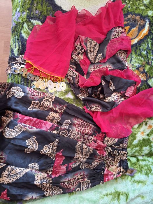 Продам новогодние детские костюмы