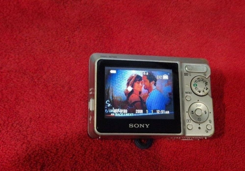 Camera photo digitala Sony cu defect.  Obiectivul nu se retrage de tot