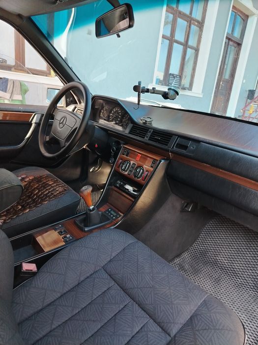 Mercedes Benz W124 Sotiladi