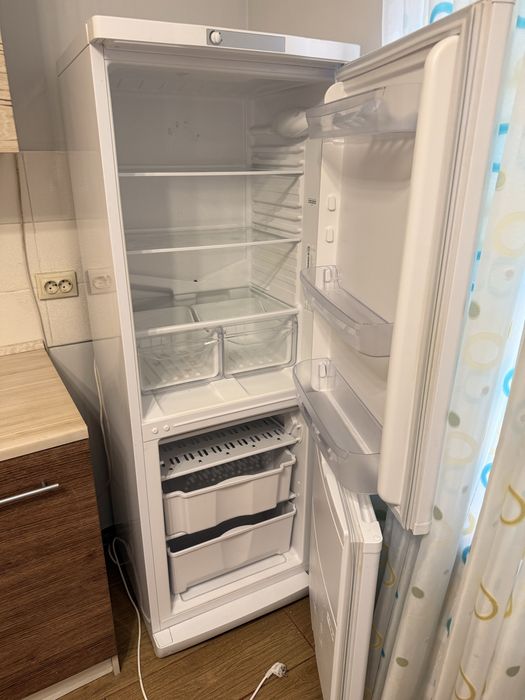 Продам рабочий холодильник