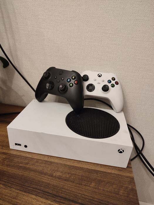 Xbox Series S в отличном состоянии
