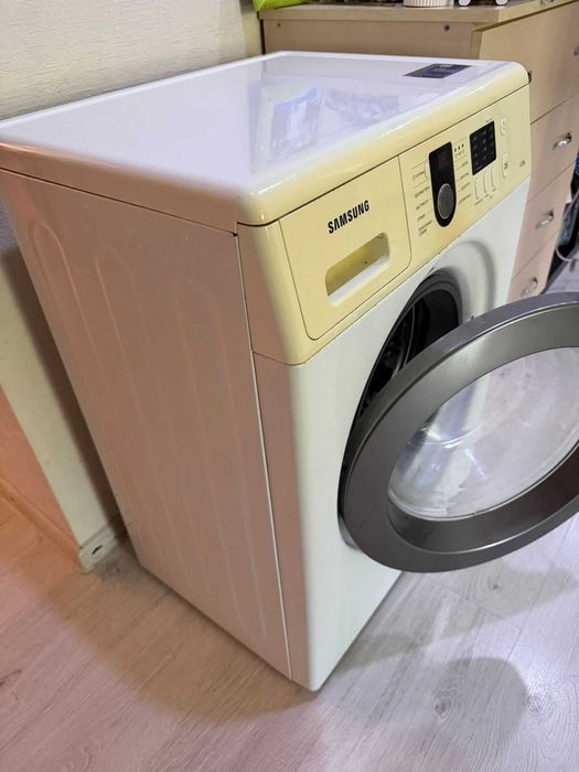 Продам стиральную машину