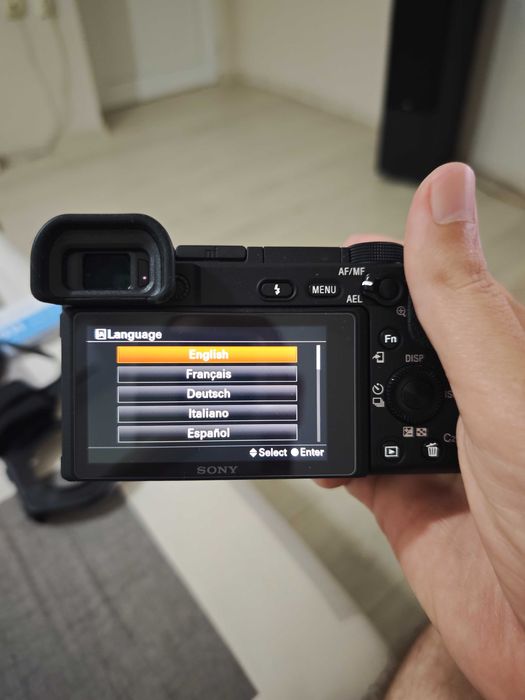 Sony Alpha 6400 (6086 кадъра като нов) + Sony 50 mm f/1.8 OSS и аксесоари