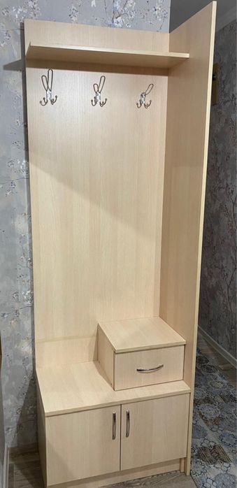 Шкаф в прихожую продам