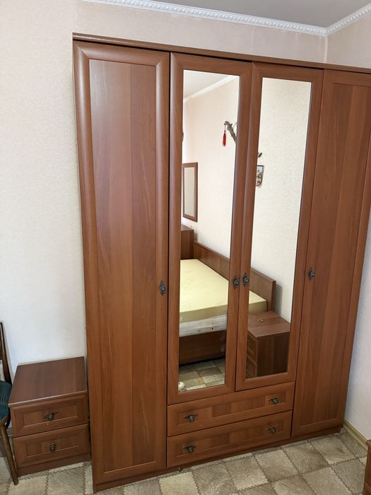 Продам в хорошем состояние спальный гарнитур