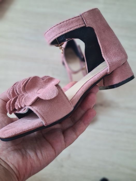 Детские босоножки