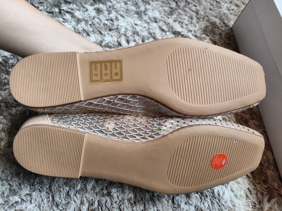 Отворени обувки балеринки MOHITO телесен цвят с камъни