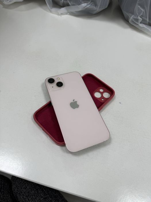 iPhone 13 розовый